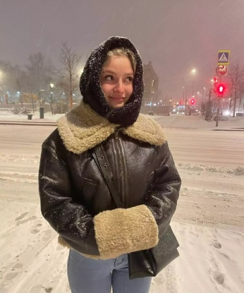 🌟 Я знаю, как доставить удовольствие и утолить твои сексуальные желания. У меня есть все услуги, чтобы ты почувствовался особенным. 💋 Мои возможности безграничны - от классики и орального секса до различных экспериментов и фантазий. 🌈 Я горжусь своей красотой и стройной фигурой, и ты обязательно останешься доволен, ведь я исполню все твои самые сокровенные мечты. 📷 Доверься моим нежным рукам и проведи время с настоящей профессионалкой. ✨ Живу в Москве, и готова встретиться с тобой в любое время. Сделаем нашу встречу незабываемой! 💫 Белла